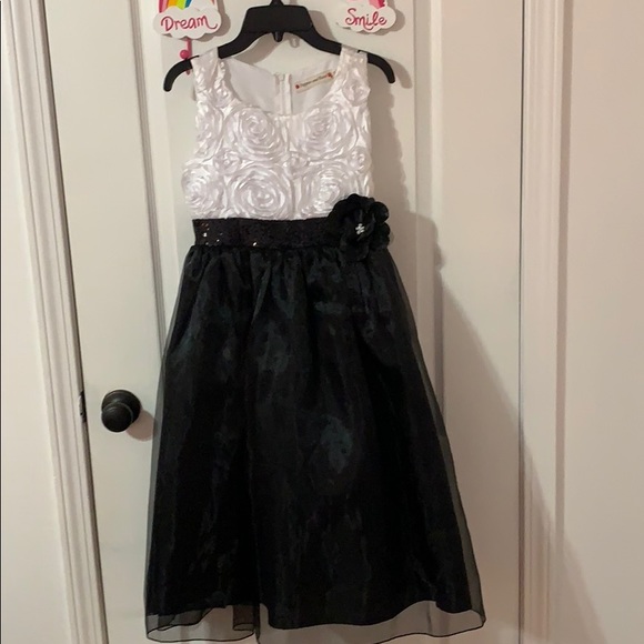 Dress - Picture 1 of 4